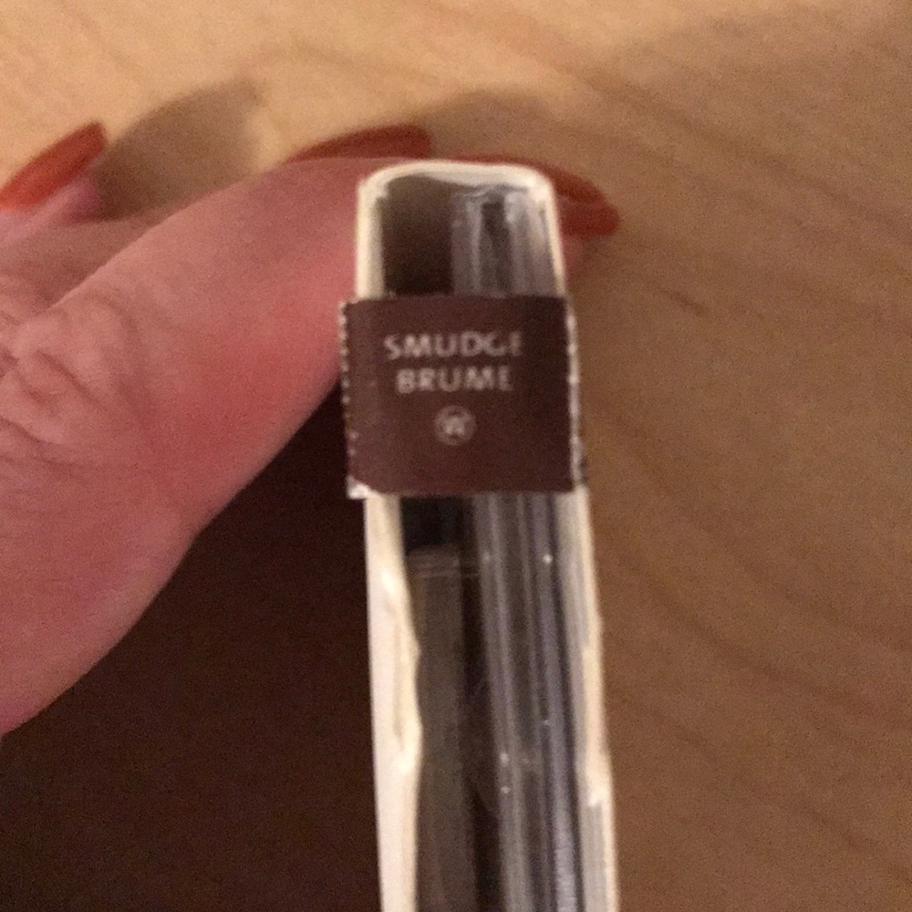 Eye shadow - Picture 2 of 2